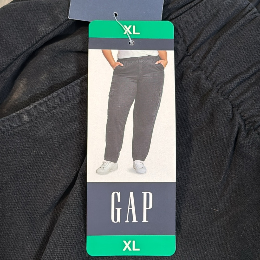 NWT, GAP XL, Black Cargo Pants with Tapered Leg - Picture 2 of 7